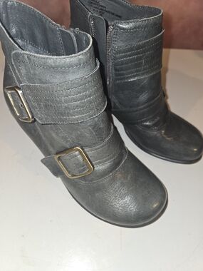 Women's Grey Leather Buckle Ankle Boots Sz 6 But Fits 5.5